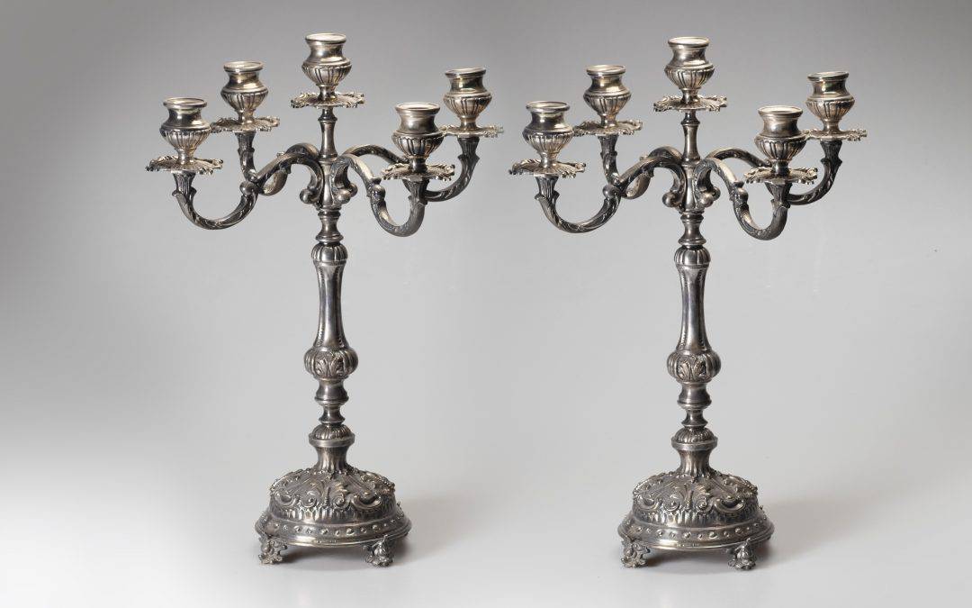 Coppia di candelabri in argento