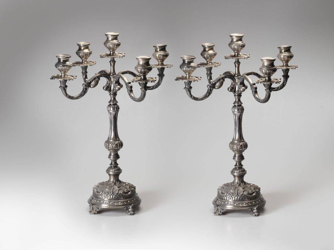 Coppia di candelabri in argento