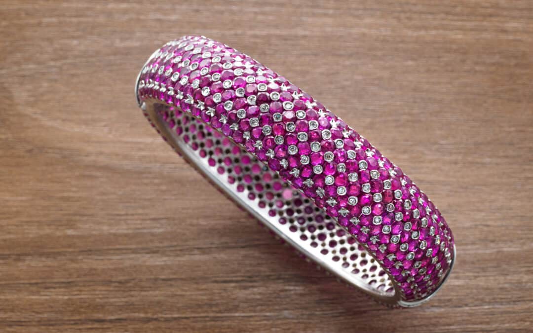 Bracciale in oro bianco con rubini e diamanti