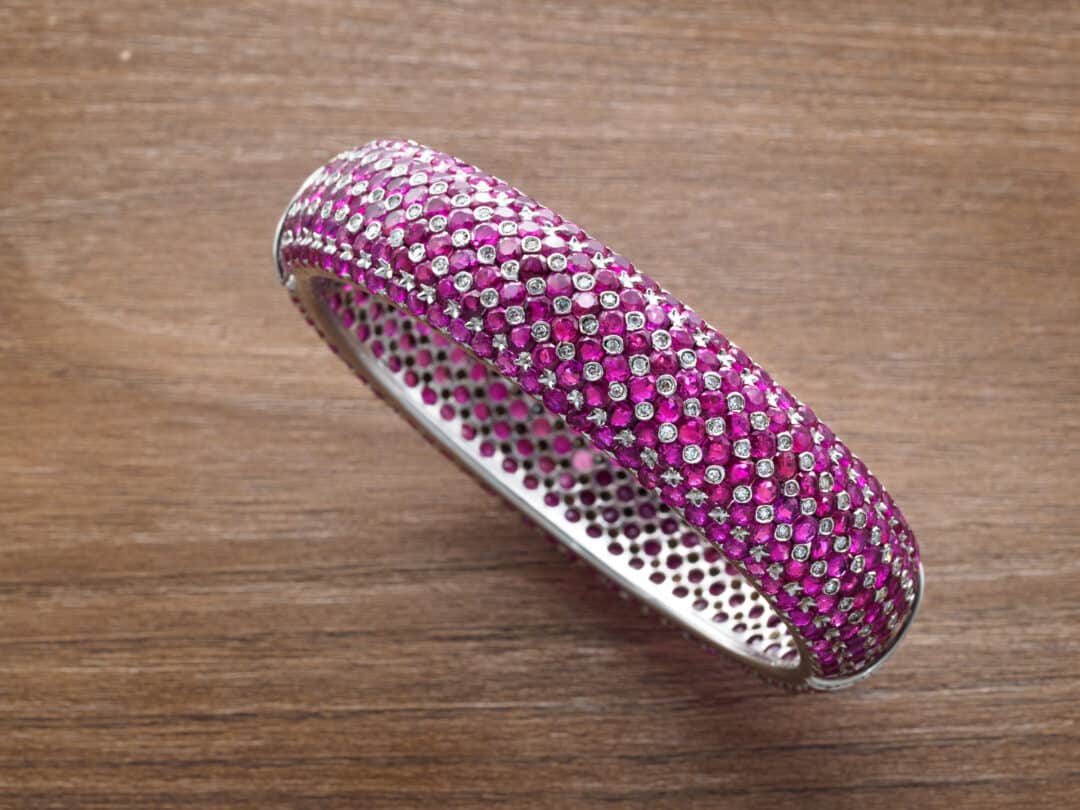 Bracciale in oro bianco con rubini e diamanti